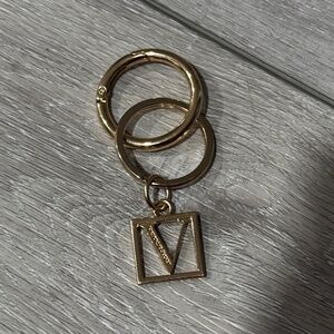 VICTORIAS SECRET V KEY CHAIN